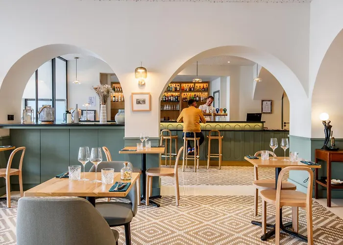 Le Phenix Hotel